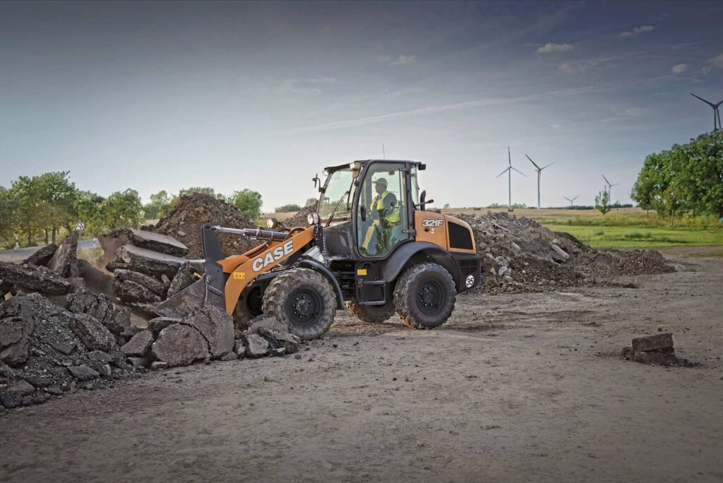 COMPACT WHEEL LOADER 321F