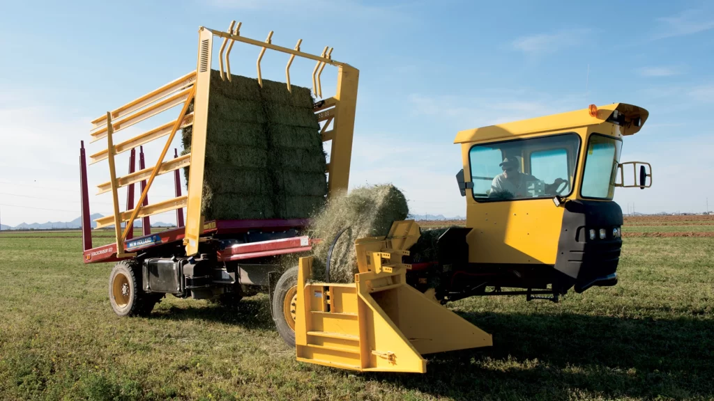 Stackcruiser® Agricultural Self-Propelled Bale Wagon
