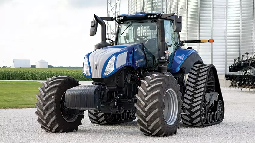 T8 GENESIS® PLM Intelligence™ Series Agricultural Tractor