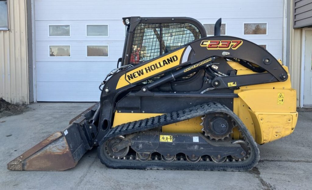 SKID STEER NEW HOLLAND C237 EQ0038227