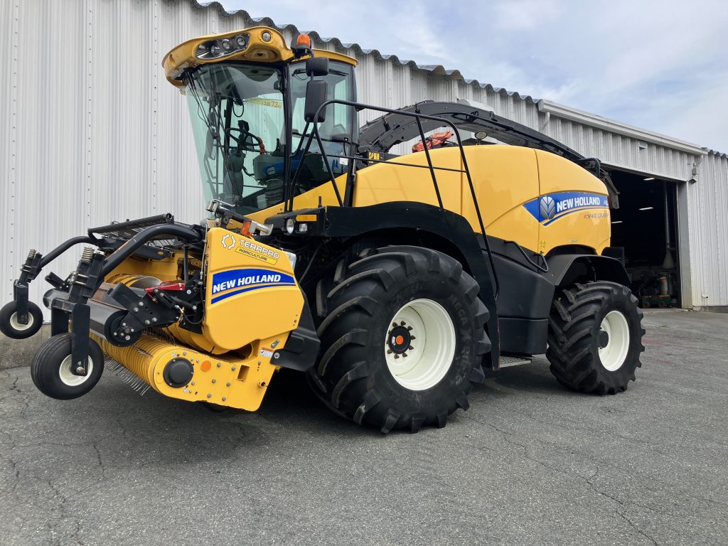 Agriculture FOURRAGÈRE AUTOMOTRICE NEW HOLLAND FR600 EQ0043910
