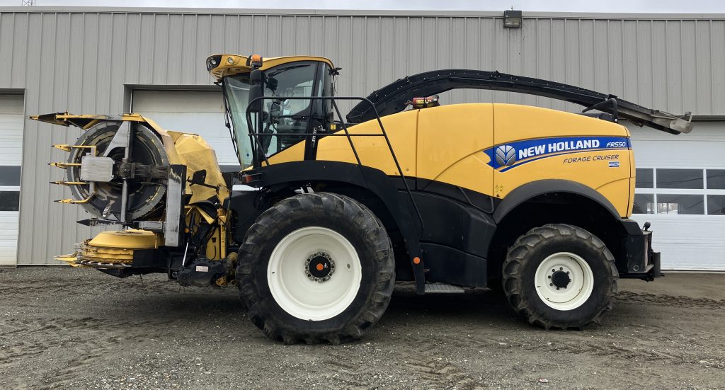 FOURRAGÈRE AUTOMOTRICE NEW HOLLAND FR550 4X4 EQ0036121