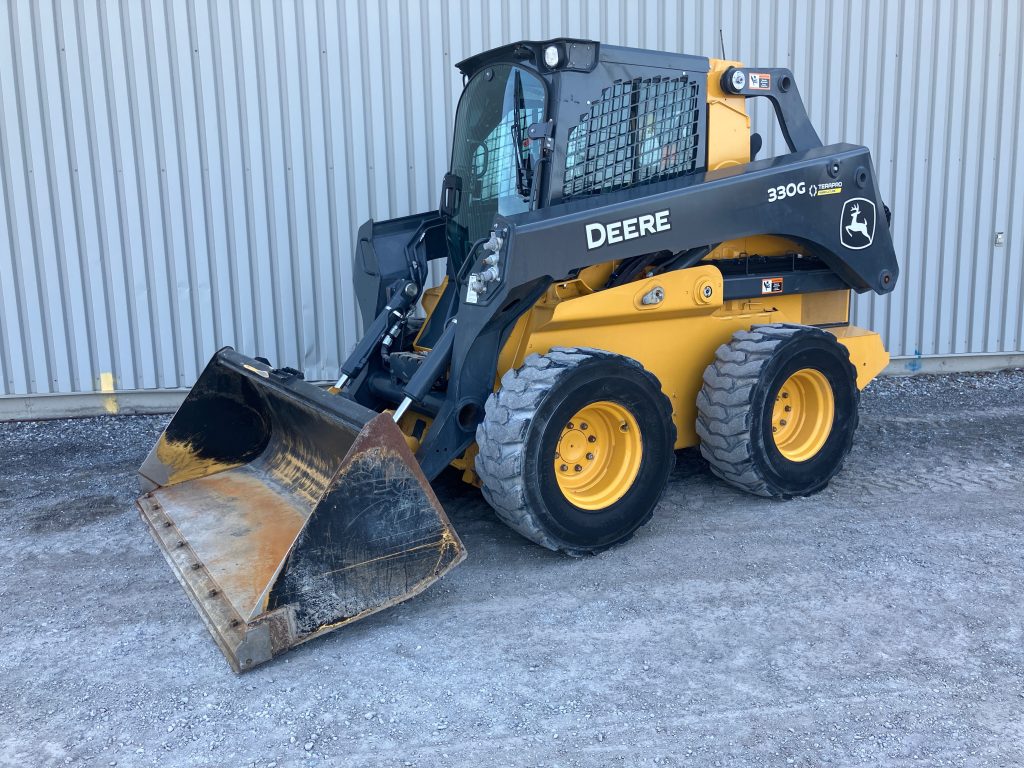 SKID STEER JOHN DEERE 330G EQ0041975