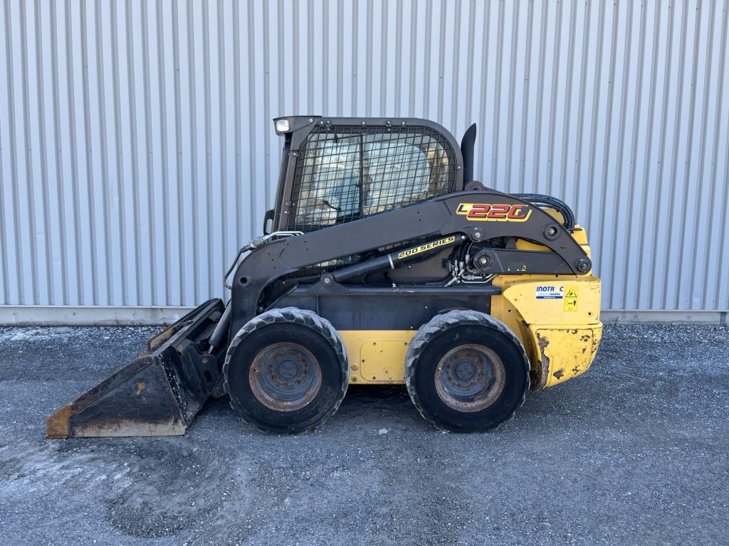 SKID STEER NEW HOLLAND L220 EQ0046272