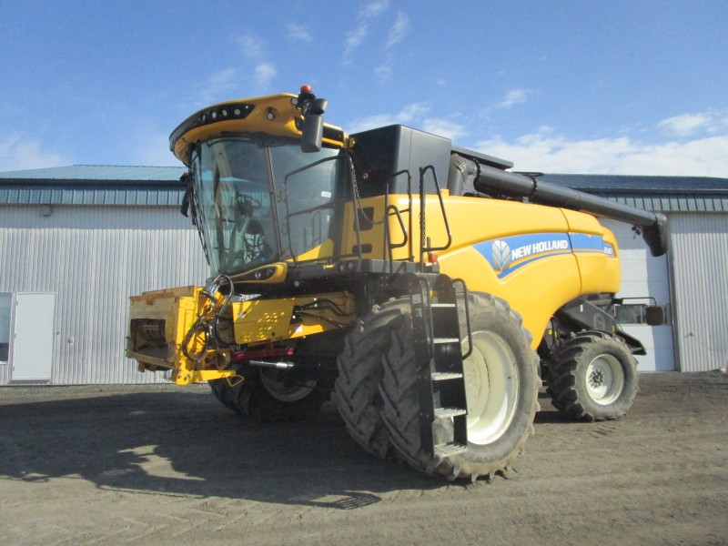 MOISSONNEUSE-BATTEUSE NEW HOLLAND CX8.80 EQ0045414