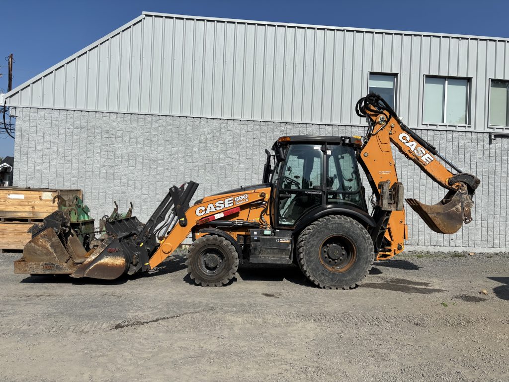 Construction 2021 CASE 590 SN EQ0023943 VARENNES